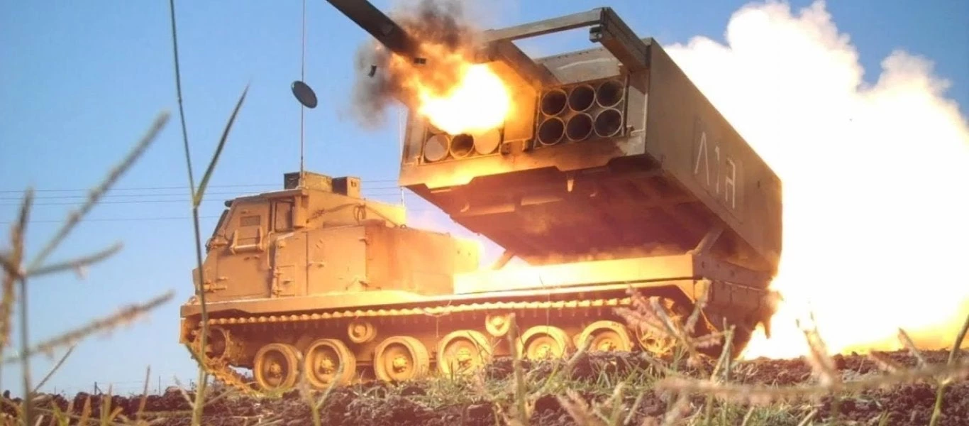 Βολές με πραγματικά πυρά από M270 MLRS και M142 HIMARS (βίντεο)